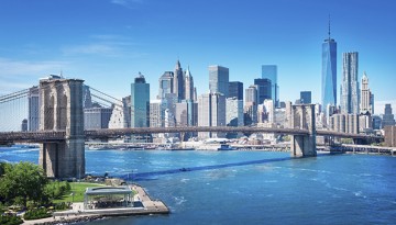 Manhattan skyline view with Brooklyn Bridge